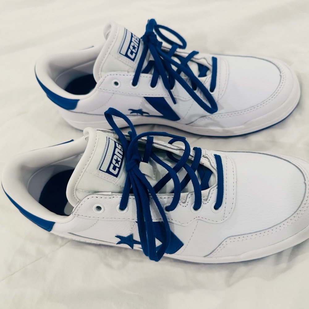Converse Mens Size 8 & Women’s Size 9.5 Leather White and Blue Star Sneakers - Picture 2 of 5